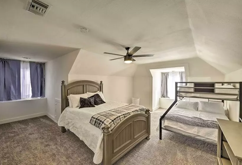 Riverside House W/ Yard ~ 1 Mi To Downtown!