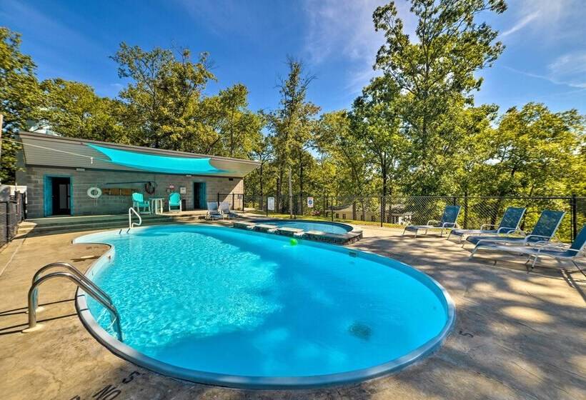 Rustic Dog Friendly Cabin W/ Deck & Fire Pit!