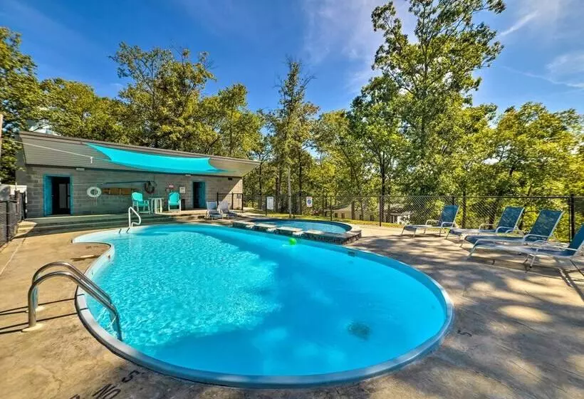 Rustic Dog Friendly Cabin W/ Deck & Fire Pit!