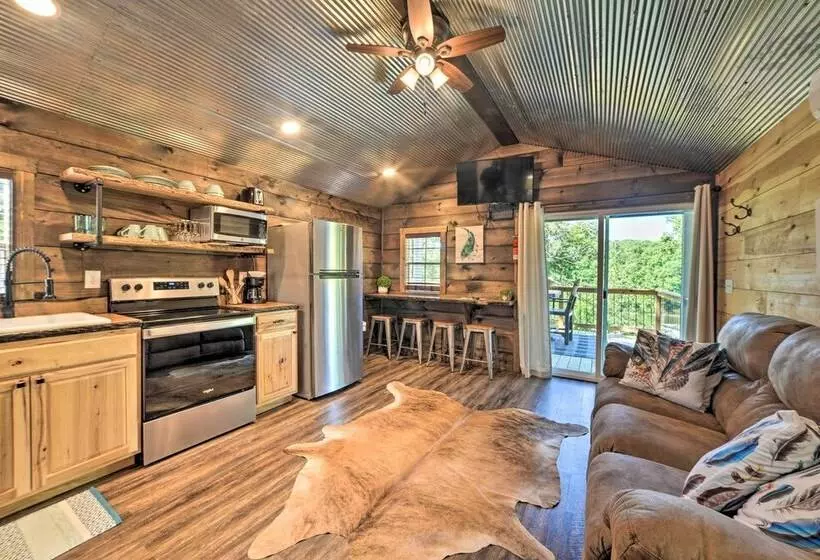 Rustic Dog Friendly Cabin W/ Deck & Fire Pit!