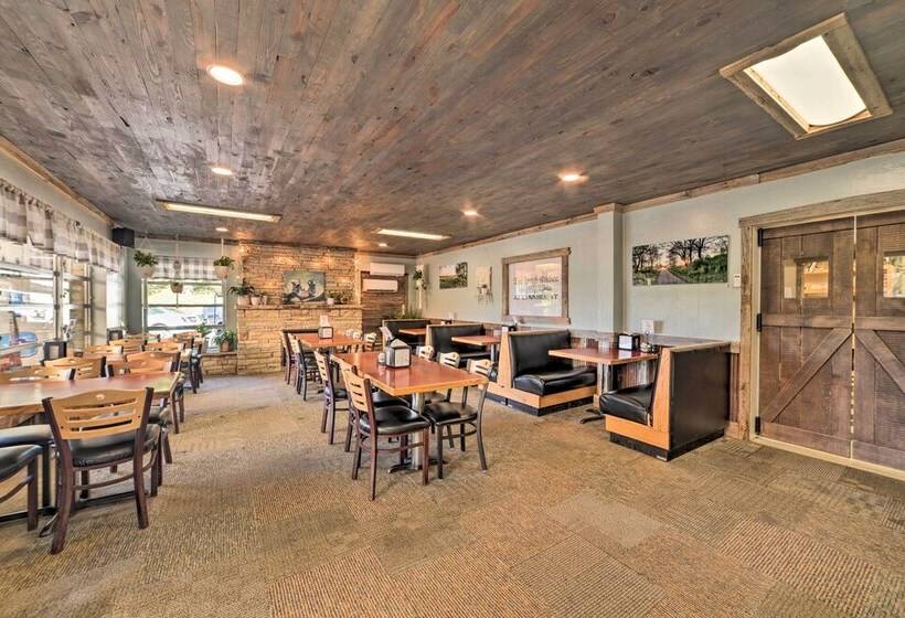 Rustic Dog Friendly Cabin W/ Deck & Fire Pit!