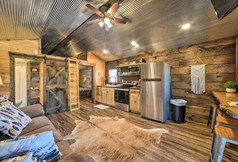 Rustic Dog Friendly Cabin W/ Deck & Fire Pit!