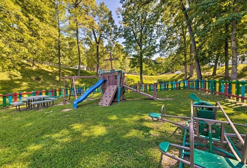 Rustic Dog Friendly Cabin W/ Deck & Fire Pit!