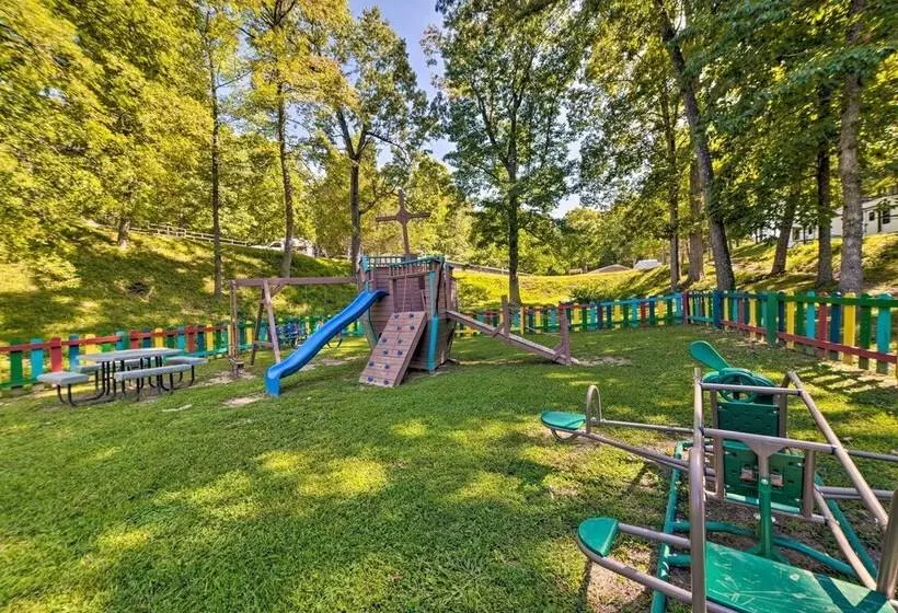 Rustic Dog Friendly Cabin W/ Deck & Fire Pit!