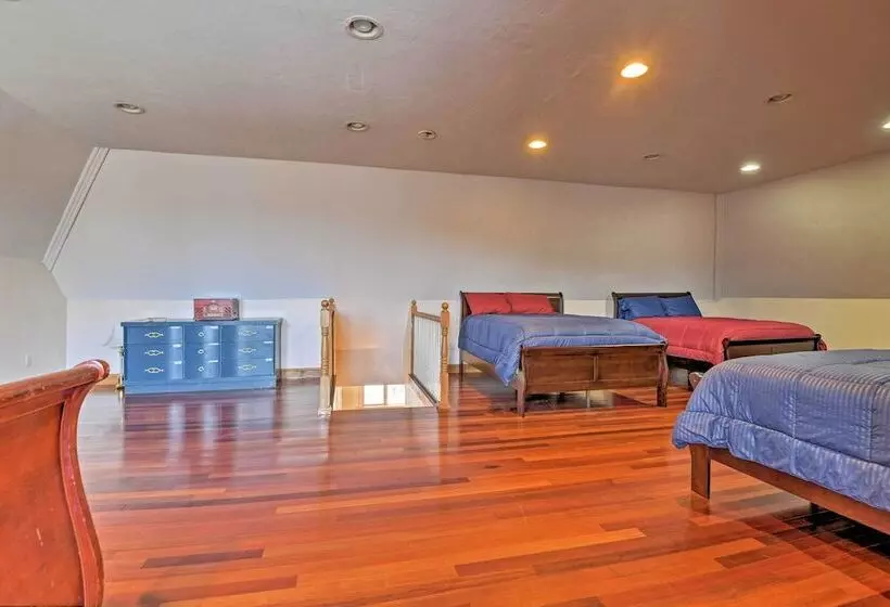 Deck For Entertaining: Belmont Group Getaway