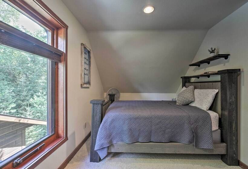 Spacious Riverfront Escape W/ Private Hot Tub