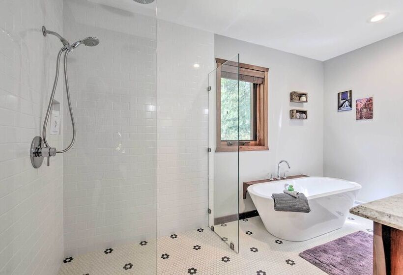 Spacious Riverfront Escape W/ Private Hot Tub