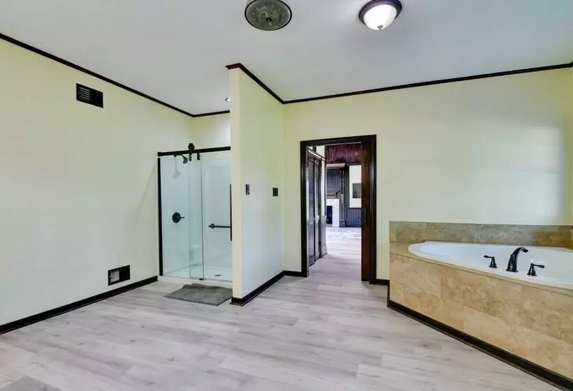 Private Pool: Pilot Point Home On 45 Acres