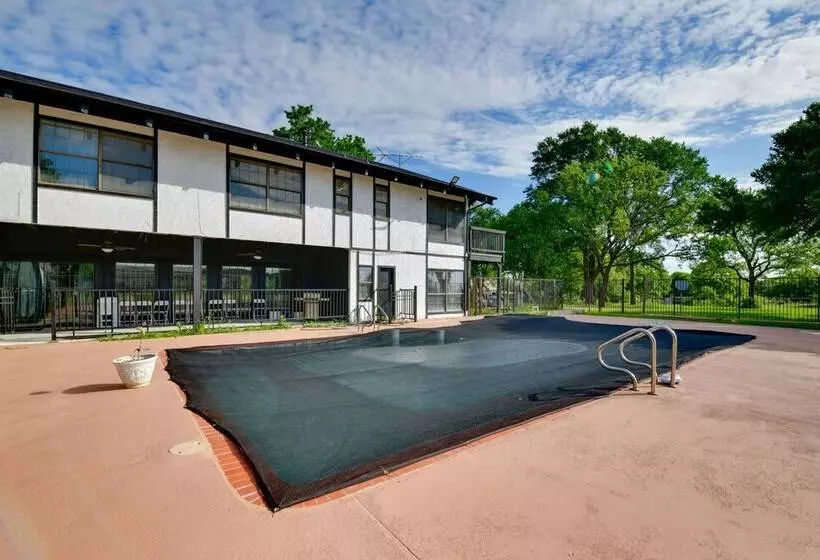 Private Pool: Pilot Point Home On 45 Acres
