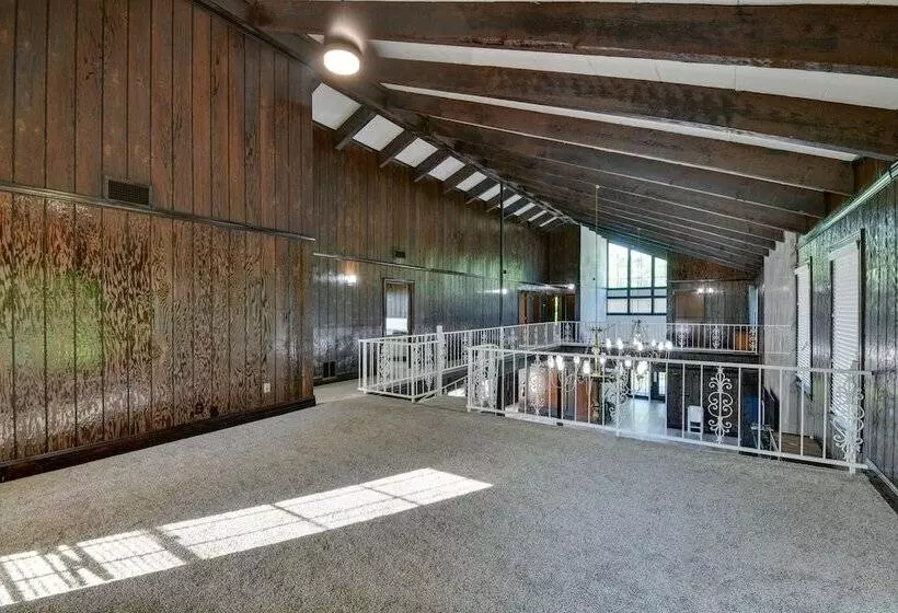 Private Pool: Pilot Point Home On 45 Acres