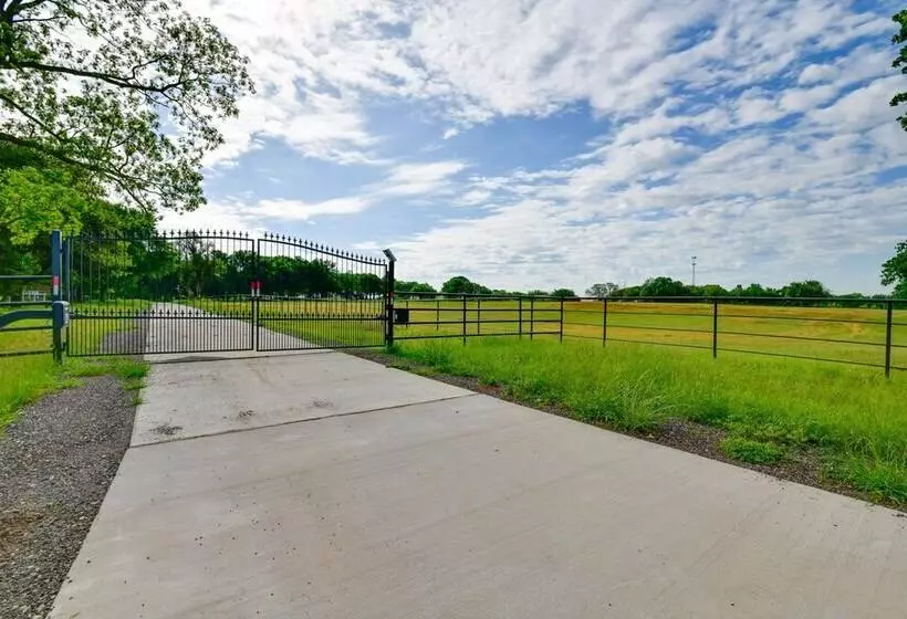 Private Pool: Pilot Point Home On 45 Acres