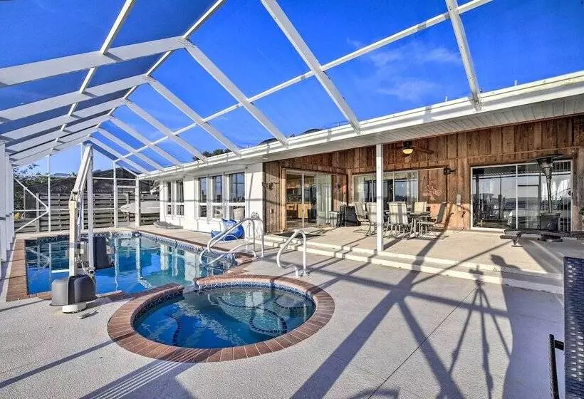 Bayfront Palmetto Retreat With Pool, Spa & Dock!