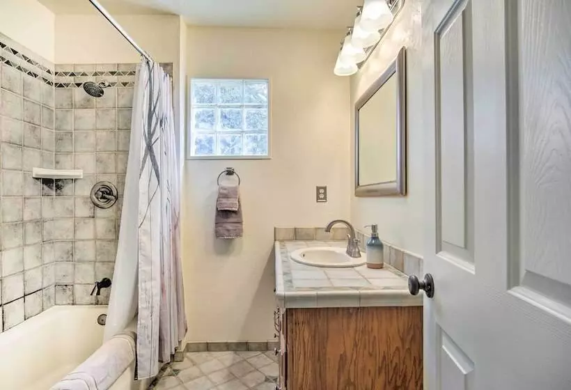 Sunny Tucson Home W/ Patios On 5 Acres!