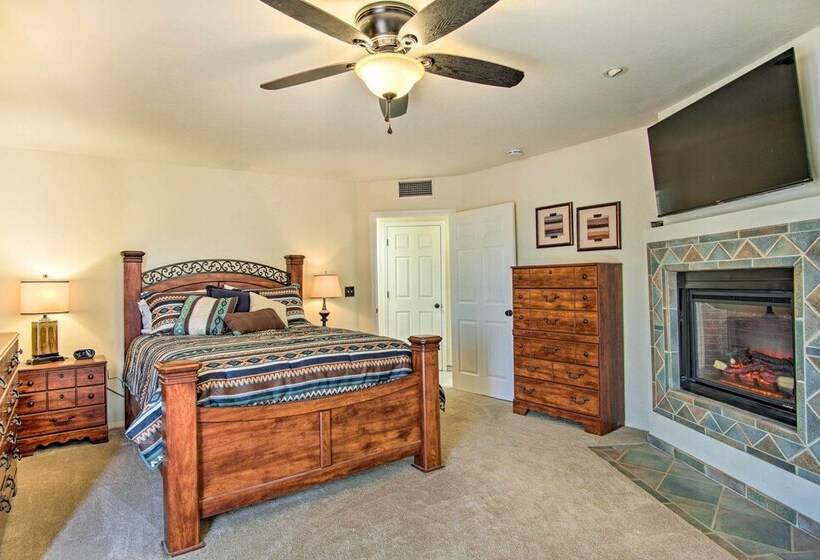 Sunny Tucson Home W/ Patios On 5 Acres!