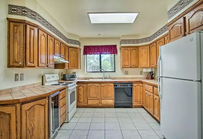 Sunny Tucson Home W/ Patios On 5 Acres!