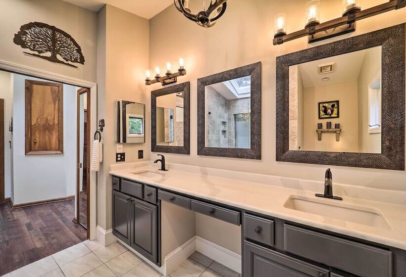 1/2 Mi To Ski: Spacious Home In Beech Mountain