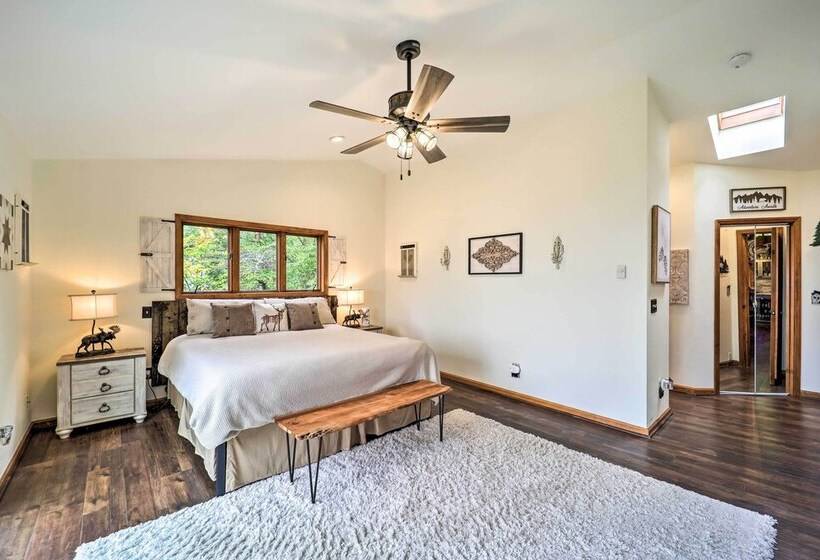 1/2 Mi To Ski: Spacious Home In Beech Mountain