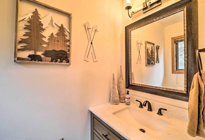 1/2 Mi To Ski: Spacious Home In Beech Mountain