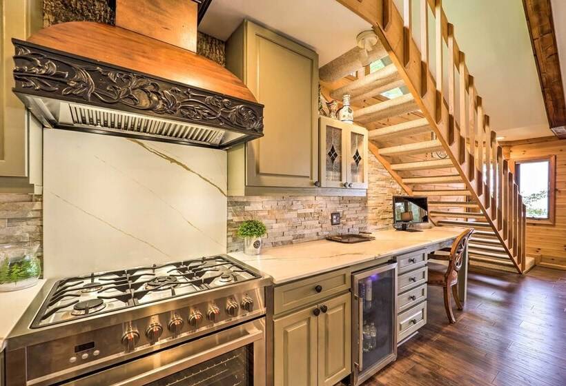 1/2 Mi To Ski: Spacious Home In Beech Mountain