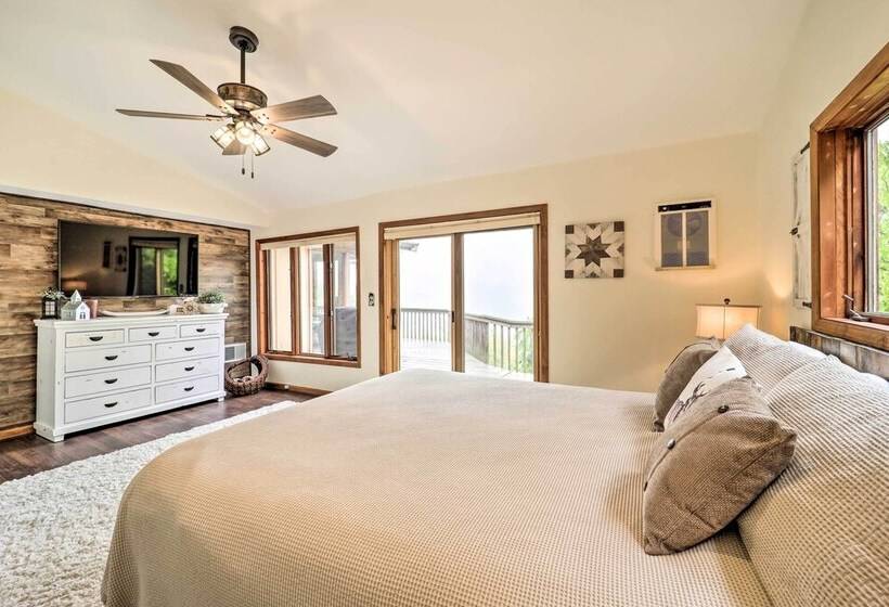 1/2 Mi To Ski: Spacious Home In Beech Mountain