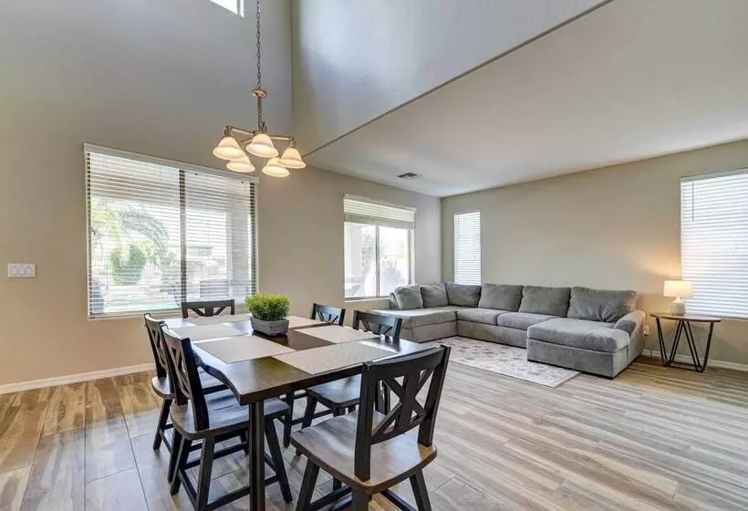 Updated Gilbert Home W/ Pool + Community Amenities