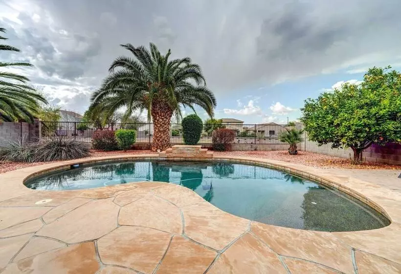 Updated Gilbert Home W/ Pool + Community Amenities