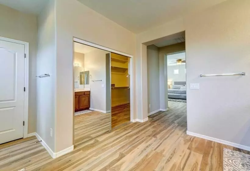 Updated Gilbert Home W/ Pool + Community Amenities