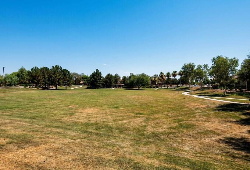 Updated Gilbert Home W/ Pool + Community Amenities