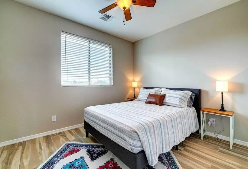 Updated Gilbert Home W/ Pool + Community Amenities