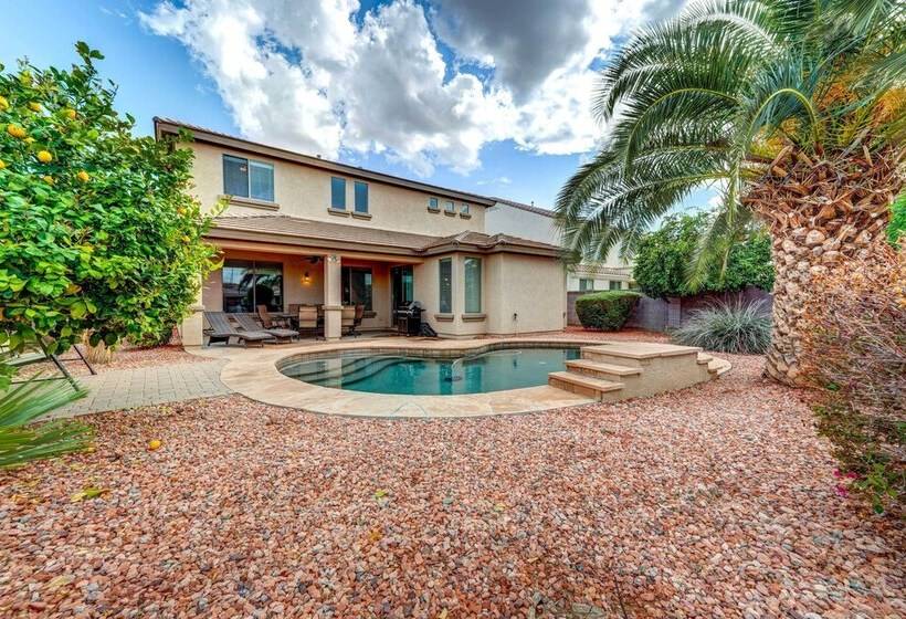Updated Gilbert Home W/ Pool + Community Amenities