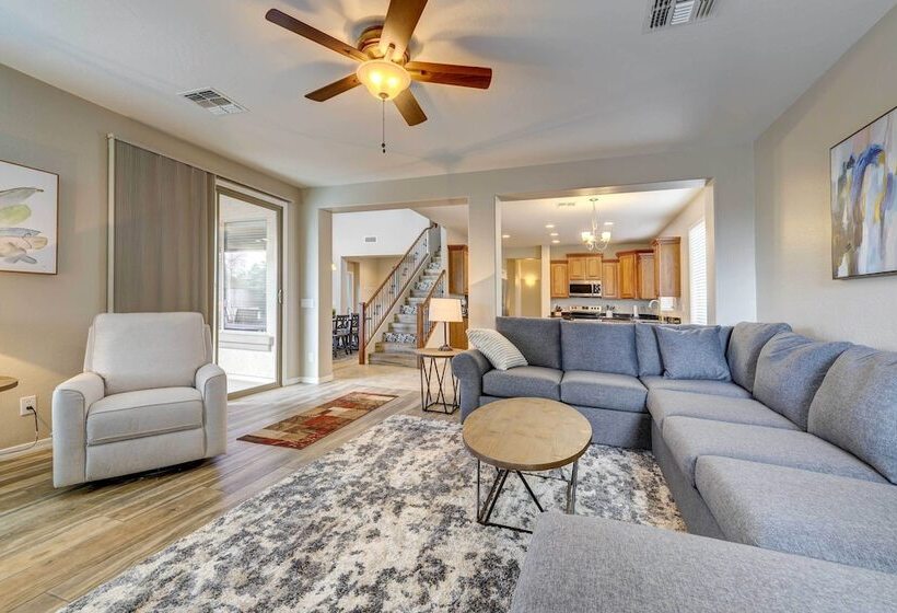 Updated Gilbert Home W/ Pool + Community Amenities