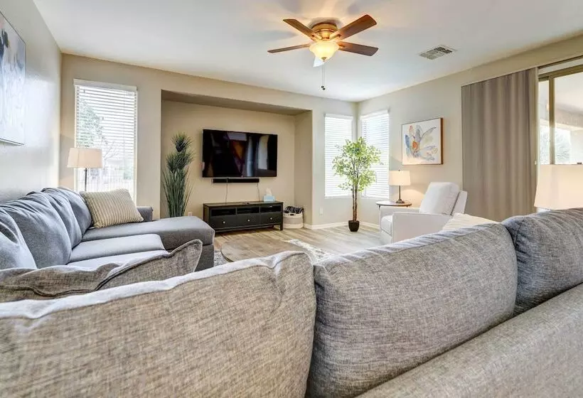 Updated Gilbert Home W/ Pool + Community Amenities