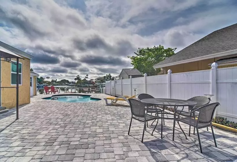 Bayside Pad W/ Pool Access & Dock: 1/2 Mi To Beach