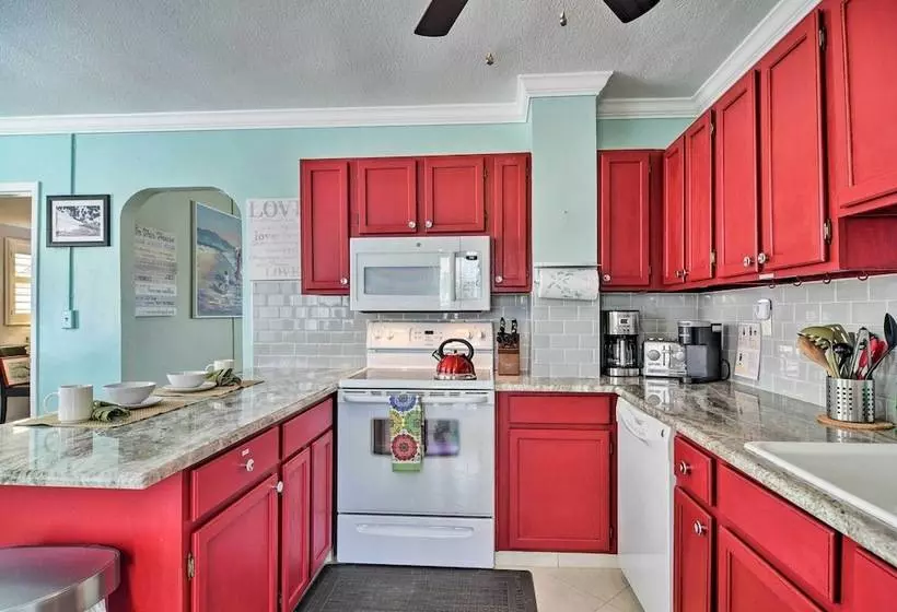 Bayside Pad W/ Pool Access & Dock: 1/2 Mi To Beach