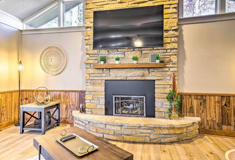 Beautiful Home W/ Hot Tub On Lake Wissota