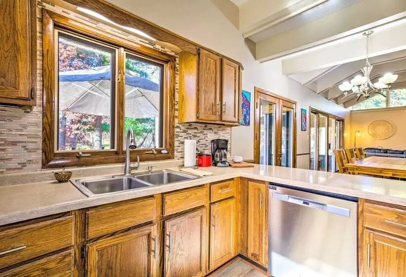 Beautiful Home W/ Hot Tub On Lake Wissota