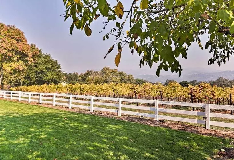 Beautiful Sonoma House W/ Patio & Vineyard Views!