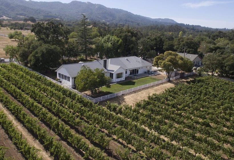 Beautiful Sonoma House W/ Patio & Vineyard Views!