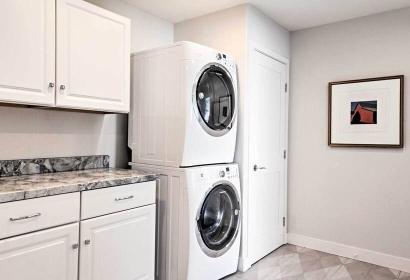 Beautiful Sonoma House W/ Patio & Vineyard Views!