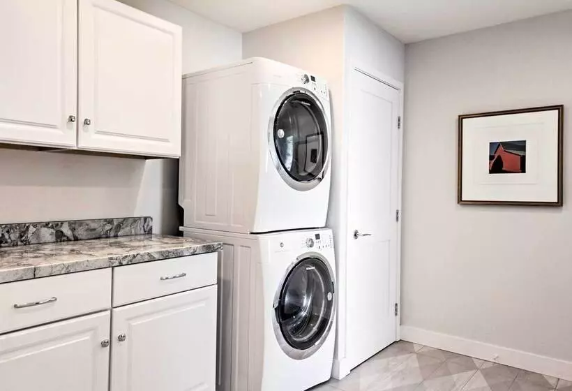 Beautiful Sonoma House W/ Patio & Vineyard Views!