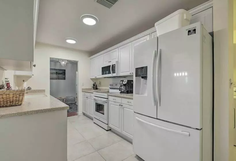 Calming Getaway: 9 Mi To Clearwater Beach!