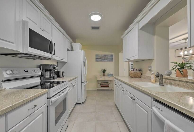 Calming Getaway: 9 Mi To Clearwater Beach!