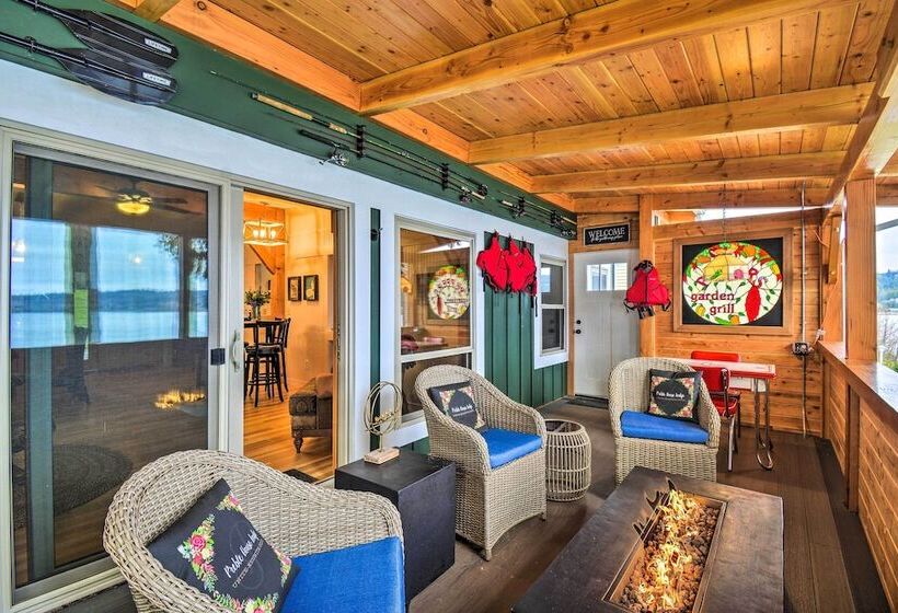 Fish, Crab & Clam: Waterfront Gem In Port Ludlow