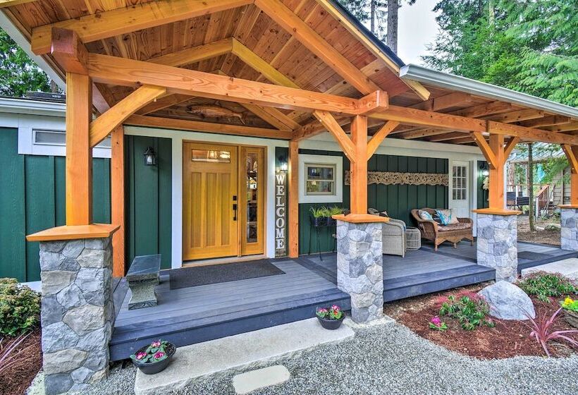 Fish, Crab & Clam: Waterfront Gem In Port Ludlow