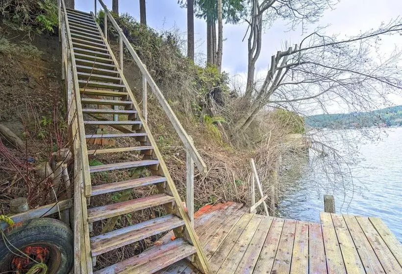 Fish, Crab & Clam: Waterfront Gem In Port Ludlow
