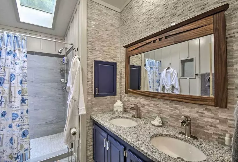 Fish, Crab & Clam: Waterfront Gem In Port Ludlow