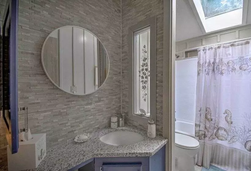 Fish, Crab & Clam: Waterfront Gem In Port Ludlow