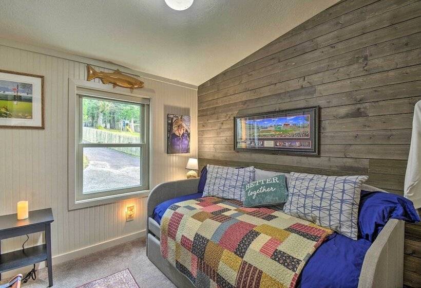 Fish, Crab & Clam: Waterfront Gem In Port Ludlow