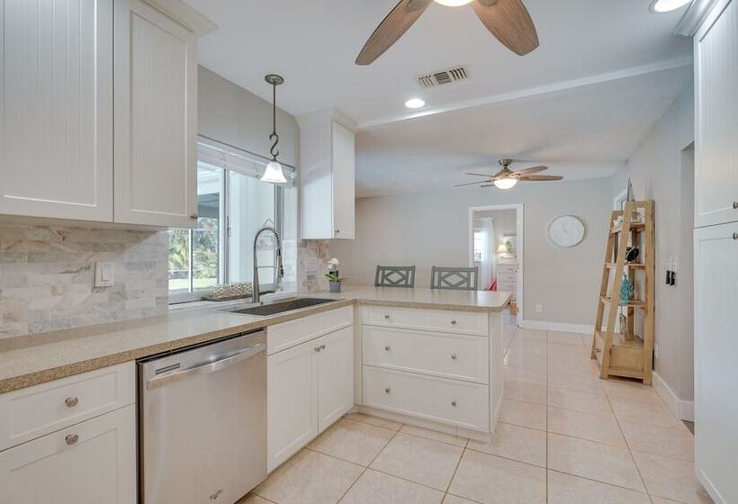 Cape Coral Escape: Near Dtwn W/ Private Pool!