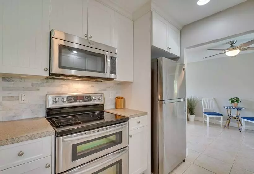 Cape Coral Escape: Near Dtwn W/ Private Pool!